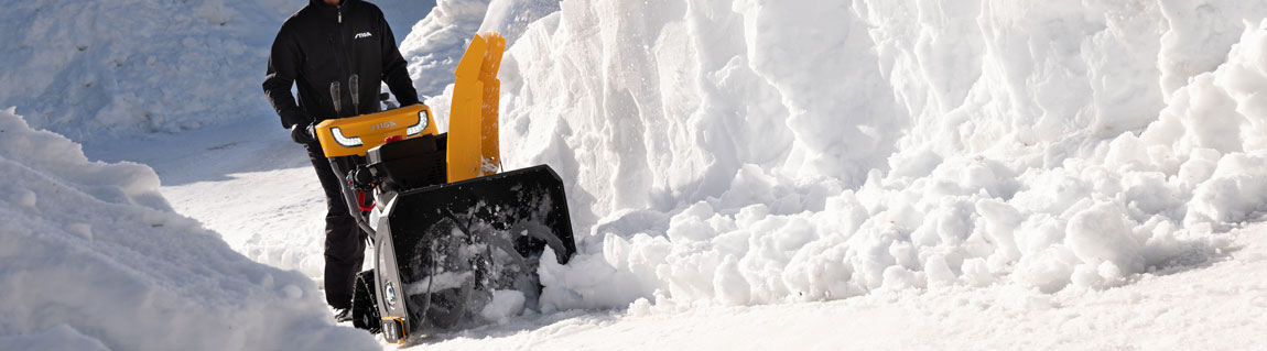 Kleine Schneefräsen mit Verbrennungsmotor