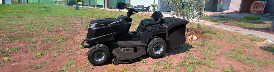 Les meilleurs tracteurs tondeuses avec capot moteur avant et bac de ramassage en promotion sur AgriEuro
