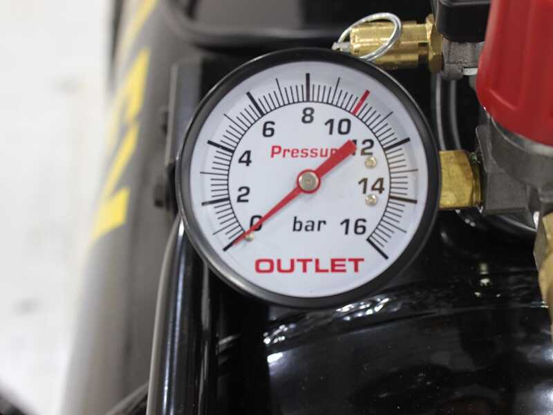 Stanley Fatmax DV2 400/10/100 - Compressore aria elettrico monofase - Motore 3 HP - 100 lt