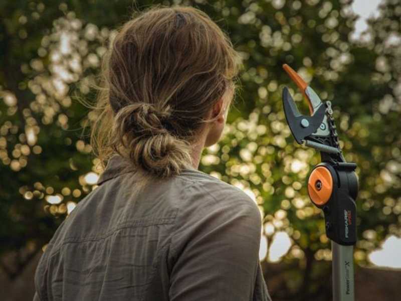 Fiskars UPX82 - Forbicione da potatura professionale - asta fissa 158cm - &Oslash; 32 mm - svettatoio