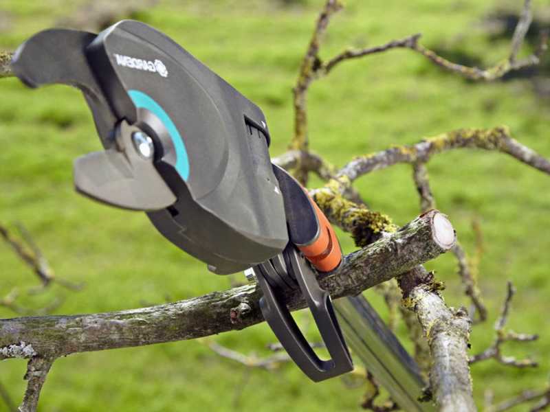 Gardena StarCut 410 plus - Forbicione troncarami su asta telescopica da 230-410 cm - &Oslash; 32mm