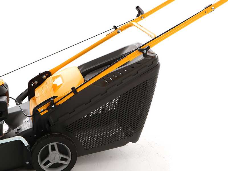 Rasaerba a spinta Stiga Collector 43 con motore a scoppio - 123 cc - tosaerba