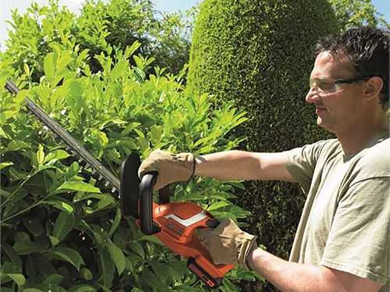 Black &amp; Decker GTC1845L20-QW - Tagliasiepi a batteria 18V/2Ah  + in omaggio batteria 18V 2Ah - Lama da 45 cm