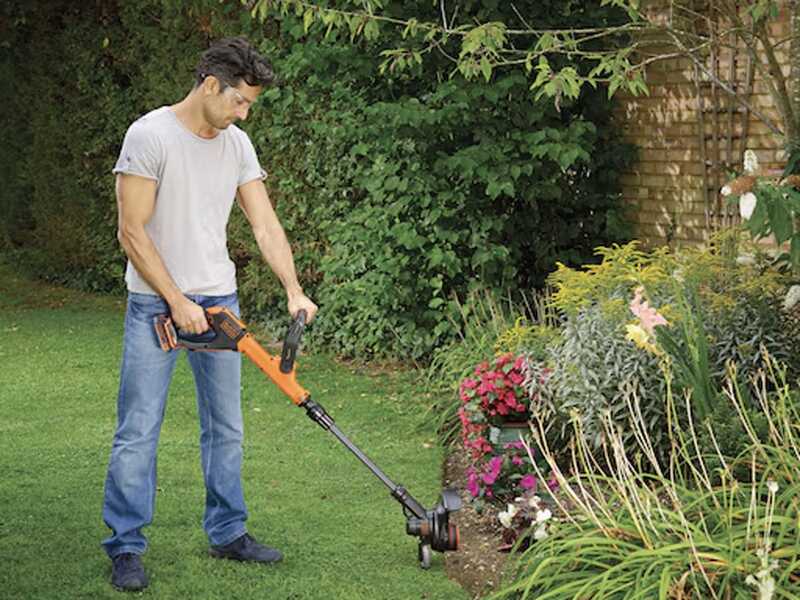 Black &amp; Decker STC1820EPC-QW - Tagliabordi a batteria 18V 2Ah + in omaggio batteria 18V 2Ah