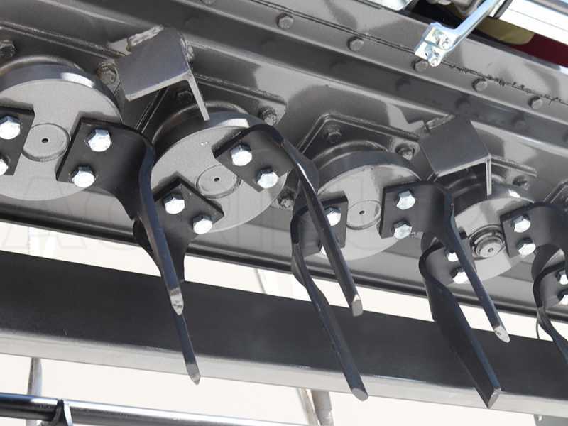 Erpice rotante RF170 - Larghezza di lavoro 170 cm - 16 lame - Serie leggera con rullo a gabbia