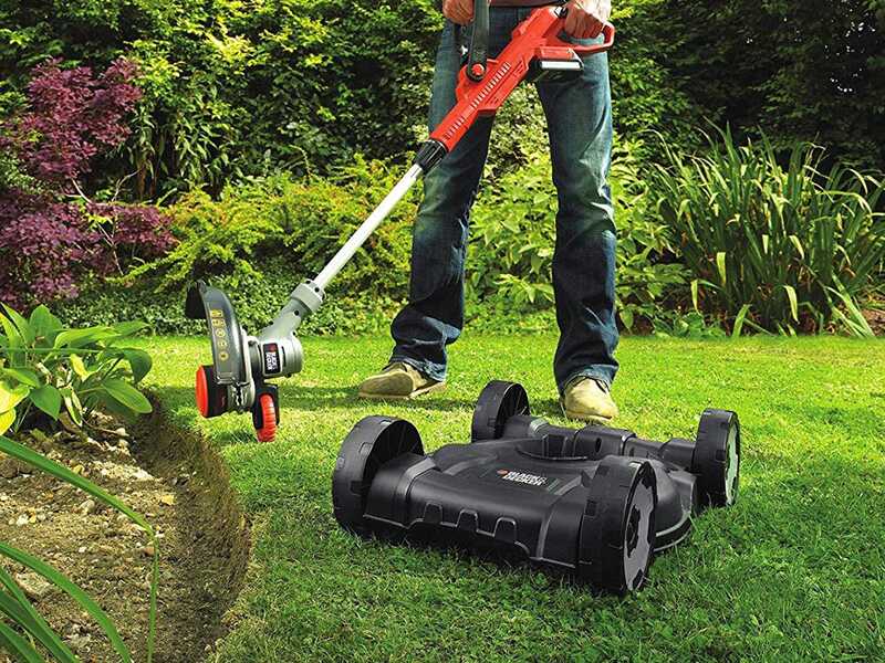 Black &amp; Decker STC1820CM-QW - Tagliabordi 18V 2Ah + in omaggio batteria 18V 2Ah