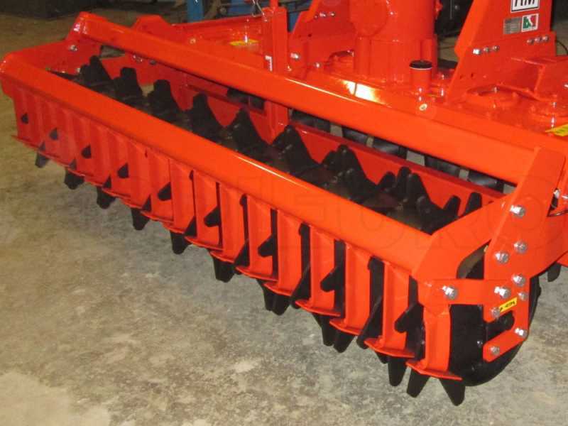 Erpice rotante RM250 - Larghezza di lavoro 250 cm - 22 lame - Serie pesante con rullo packer