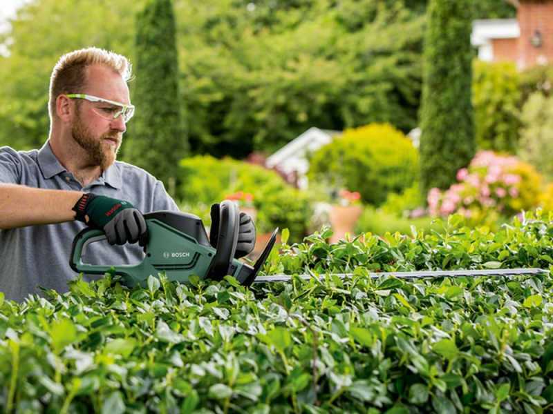 Bosch Universal Hedgecut 60 - Tagliasiepi elettrico con lama da 60 cm - 480W