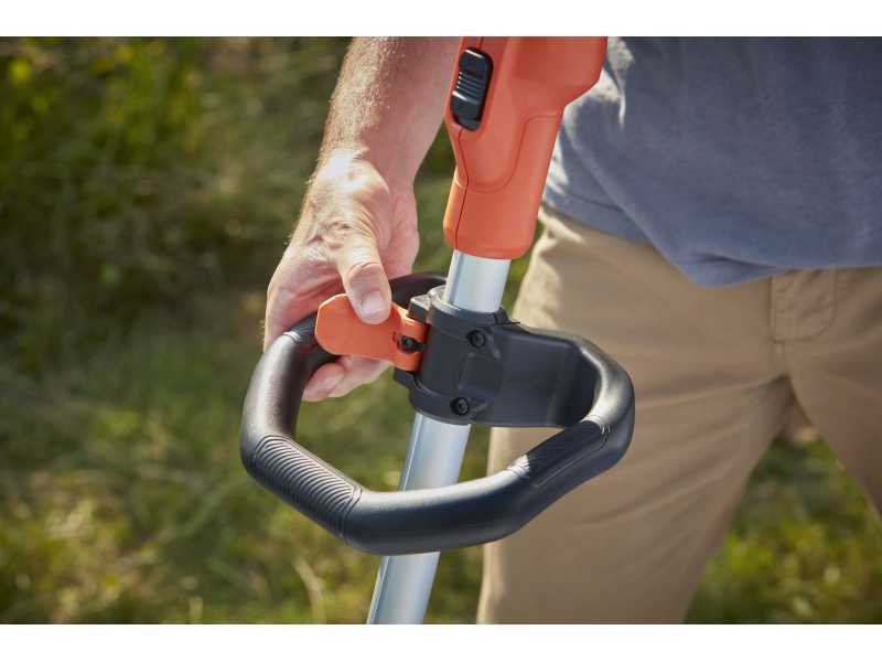 Black &amp; Decker BCSTE636L1-QW - Tagliabordi a batteria - 36V 2.5Ah