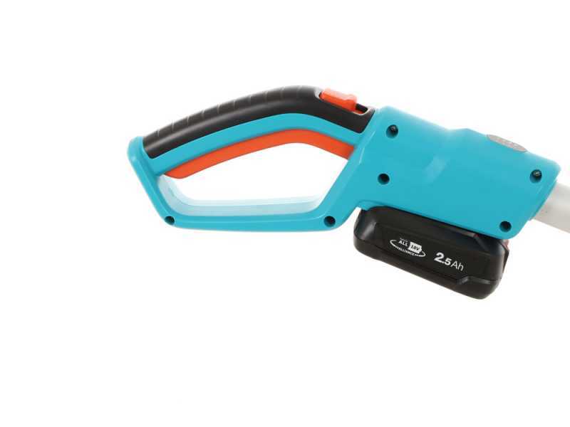 Gardena THS 42/18V P4 - Tagliasiepi elettrico su asta di prolunga telescopica - Batteria al litio 18V/2,5Ah