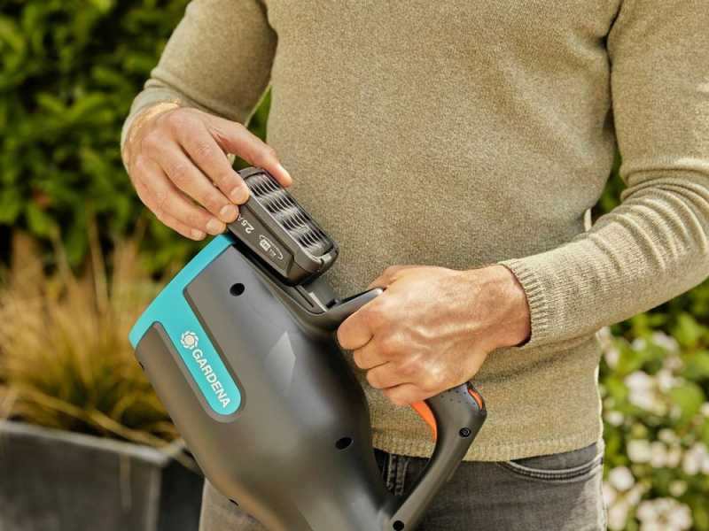 Gardena PowerJet 18V P4A - Soffiatore per foglie a batteria 18V 2.5Ah