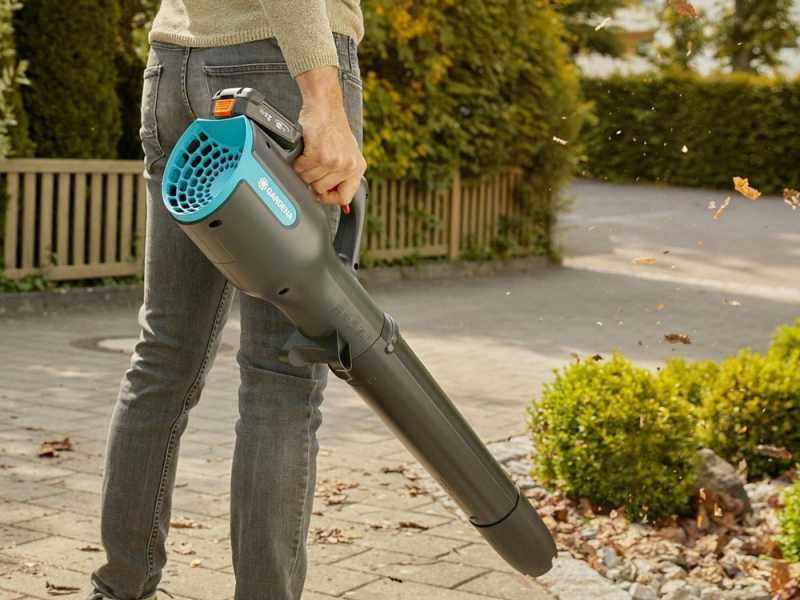 Gardena PowerJet 18V P4A - Soffiatore per foglie a batteria 18V 2.5Ah