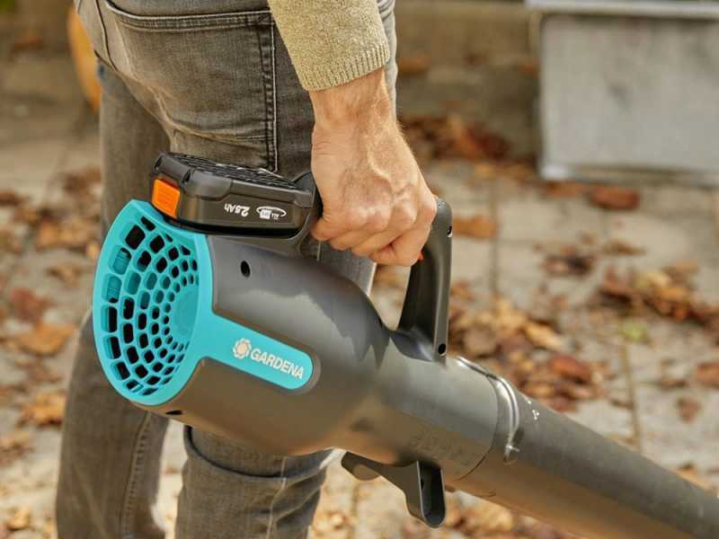 Gardena PowerJet 18V P4A - Soffiatore per foglie a batteria 18V 2.5Ah