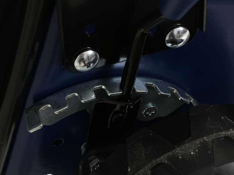 BullMach PARIS - 40 P - Tagliaerba a scoppio - Motore da 4HP - Taglio 40cm