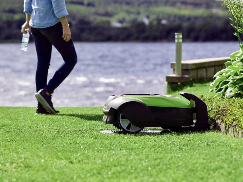 Greenworks OPTIMOW 15 GRL115 - Robot rasaerba - con cavo perimetrale