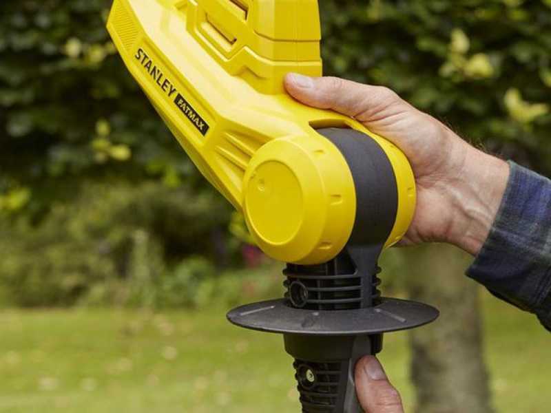 Stanley Fatmax V20 - Tagliasiepi su asta di prolunga telescopica elettrico a batteria 18V/4Ah