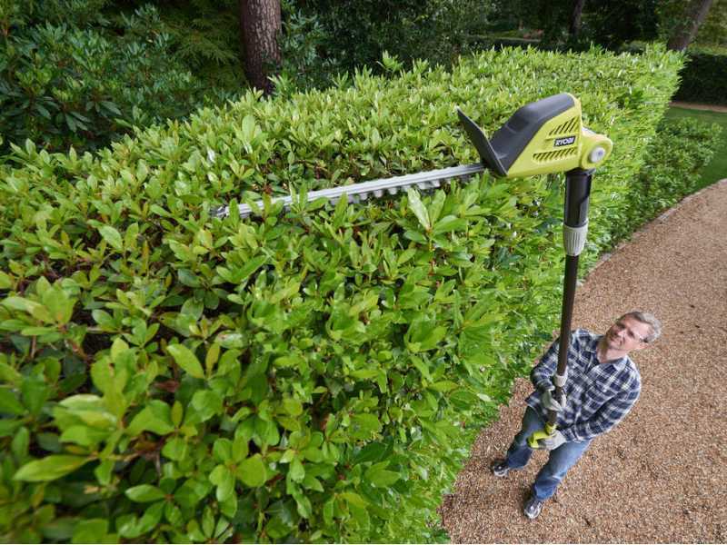 Ryobi OPT1845 - Tagliasiepi telescopico orientabile a batteria 18V - lama da 45cm - SENZA BATTERIE E CARICABATTERIE