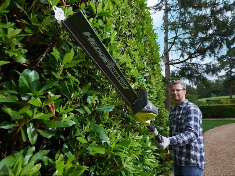 Ryobi OPT1845 - Tagliasiepi telescopico orientabile a batteria 18V - lama da 45cm - SENZA BATTERIE E CARICABATTERIE