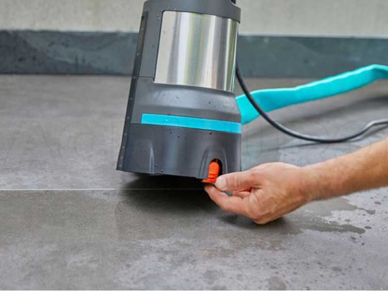 Gardena 11000 Aquasensor - Pompa sommersa per acque chiare