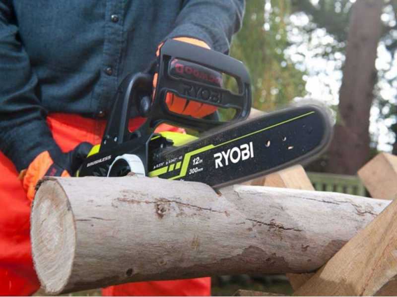 Ryobi BRUSHLESS OCS1830 - Elettrosega a batteria 18V - Lama da 30cm - SENZA BATTERIA E CARICABATTERIA