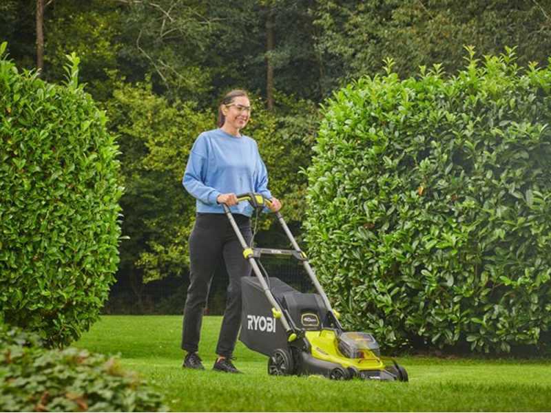 Ryobi RY18LMX40C-240 - Tagliaerba a batteria - 2x18V/4Ah - Taglio 40 cm