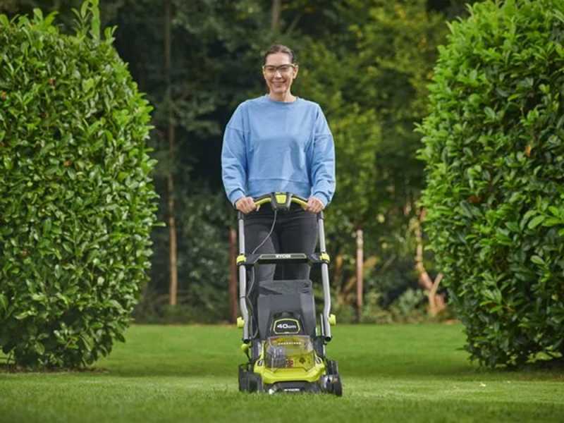 Ryobi RY18LMX40C-240 - Tagliaerba a batteria - 2x18V/4Ah - Taglio 40 cm