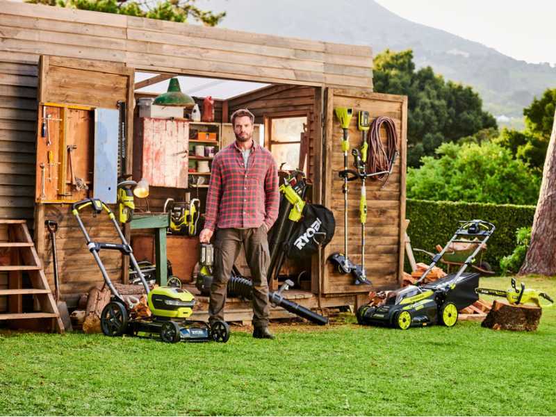 Ryobi RY18LMX40C-240 - Tagliaerba a batteria - 2x18V/4Ah - Taglio 40 cm