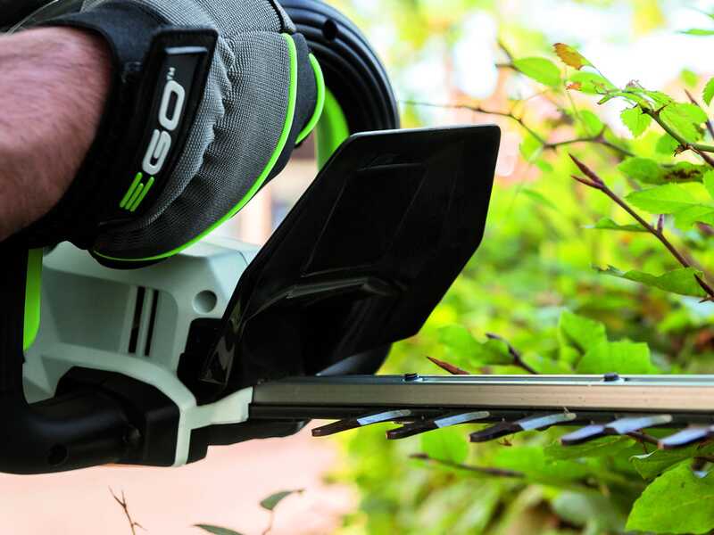 EGO HT2410E - Tagliasiepi a batteria brushless 2 x 56V/2.5 Ah - Lama da 61 cm