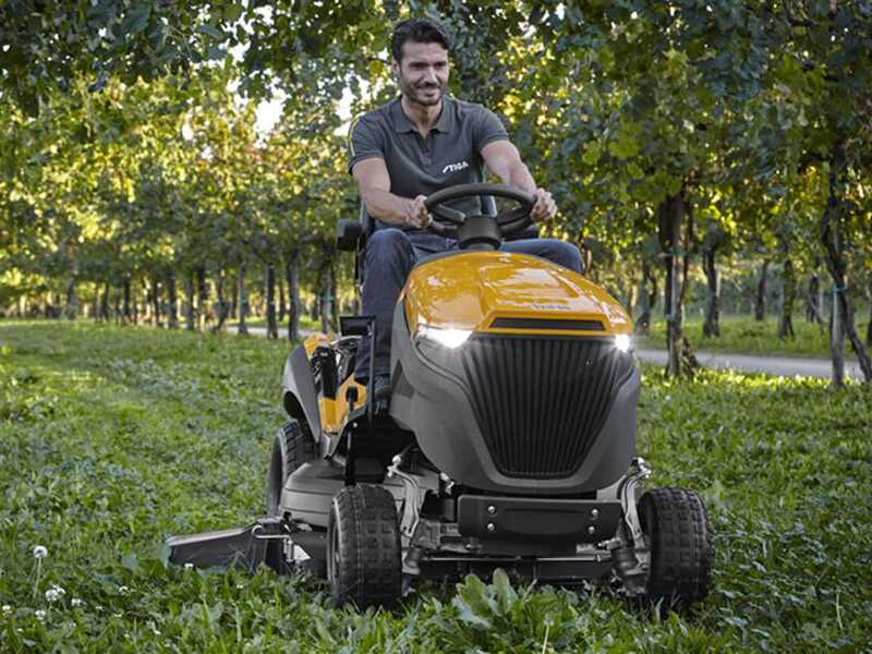 Stiga Tornado 398 - Trattorino tosaerba con scarico laterale e mulching