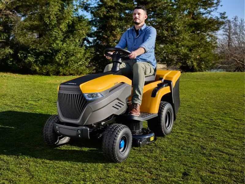 Stiga Estate 798e - Trattorino tagliaerba a batteria - Motore elettrico Stiga - cesto di raccolta