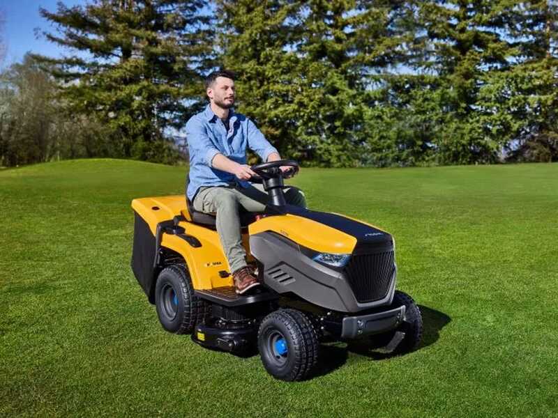 Stiga Estate 798e - Trattorino tagliaerba a batteria - Motore elettrico Stiga - cesto di raccolta