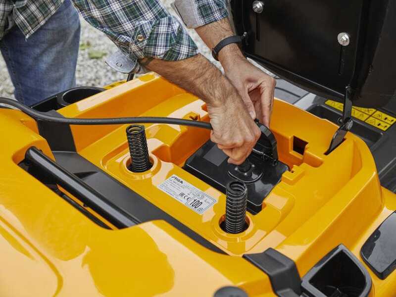 Stiga Estate 798e - Trattorino tagliaerba a batteria - Motore elettrico Stiga - cesto di raccolta