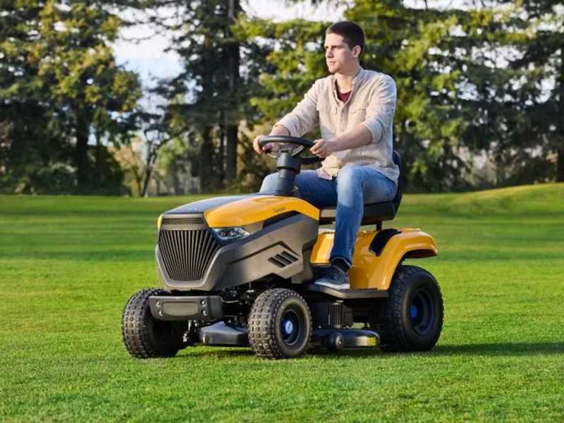 Stiga Tornado 7108e - Trattorino tagliaerba a batteria - Motore elettrico a batteria 48V/64Ah - scarico laterale