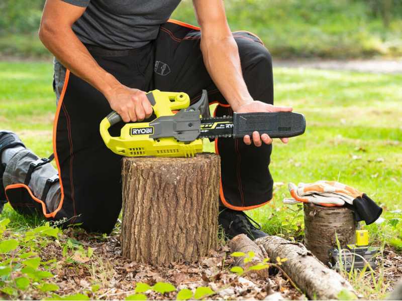 Ryobi ZTR480ex - Trattorino taglierba a batteria a raggio zero - Motore elettrico a batteria 48V/100Ah - taglio da 107cm - 2in1