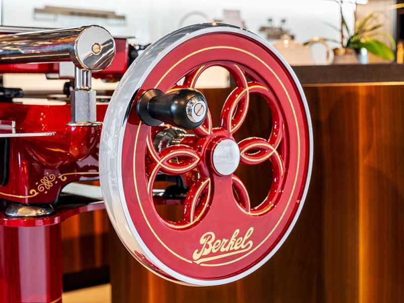 Berkel Tribute Rosso - Affettatrice a volano - Lama in acciaio al cromo da 300 mm