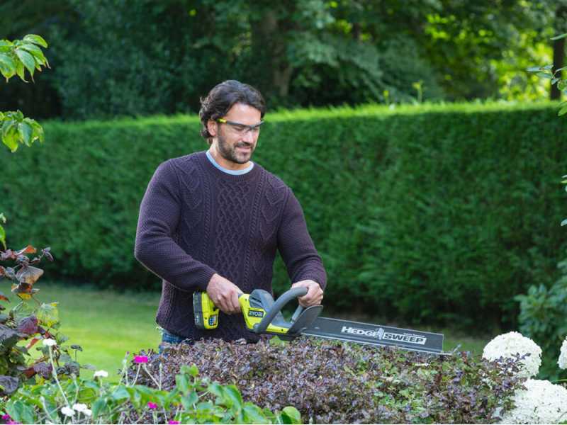 Ryobi RY18HT45A-0 - Tagliasiepi a batteria con lama da 45 cm - SENZA BATTERIE E CARICABATTERIE
