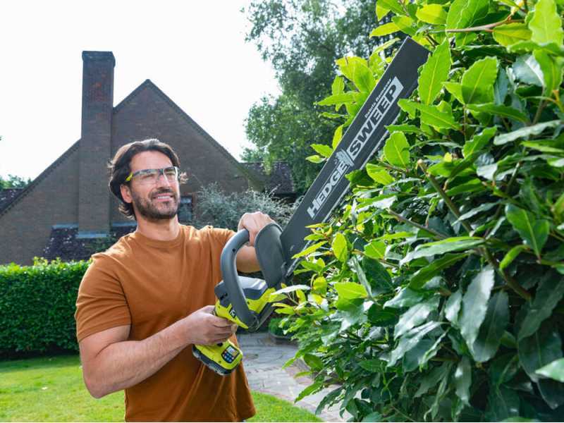 Ryobi RY18HT45A-0 - Tagliasiepi a batteria con lama da 45 cm - SENZA BATTERIE E CARICABATTERIE