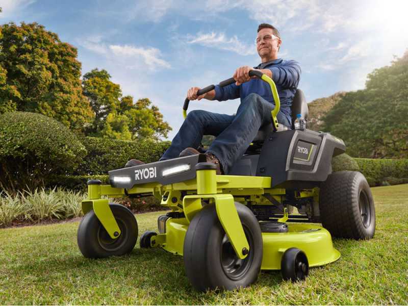 Ryobi ZTR480ex - Trattorino taglierba a batteria a raggio zero - Motore elettrico a batteria 48V/100Ah - taglio da 107cm - 2in1