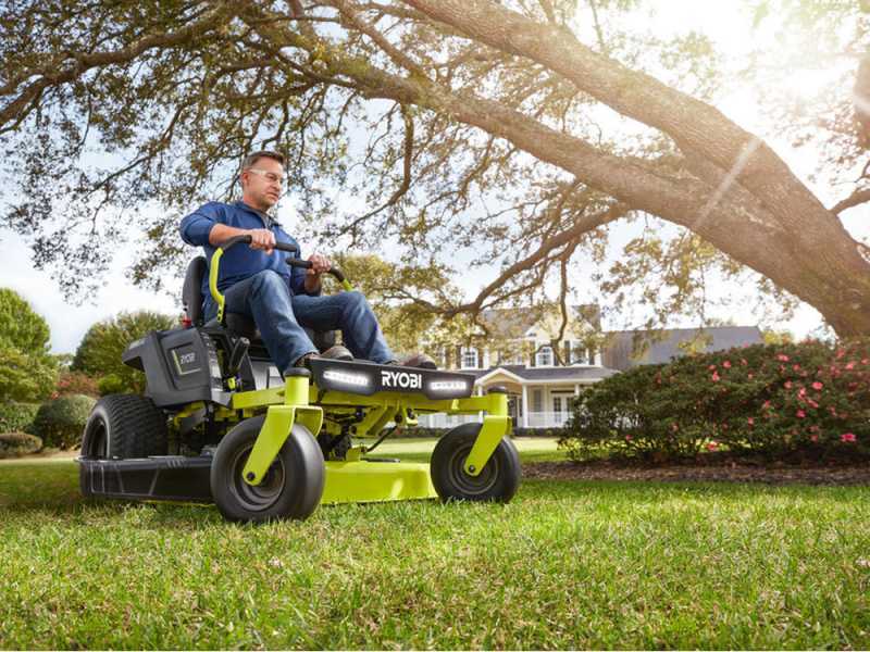 Ryobi ZTR480ex - Trattorino taglierba a batteria a raggio zero - Motore elettrico a batteria 48V/100Ah - taglio da 107cm - 2in1