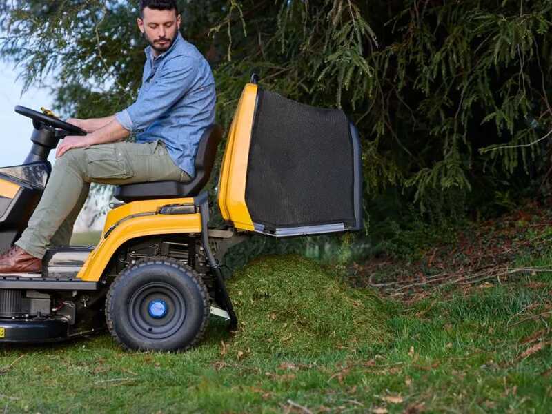 Stiga Estate 384e - Trattorino tagliaerba a batteria - Cesto di raccolta - Potenza 48V/30Ah
