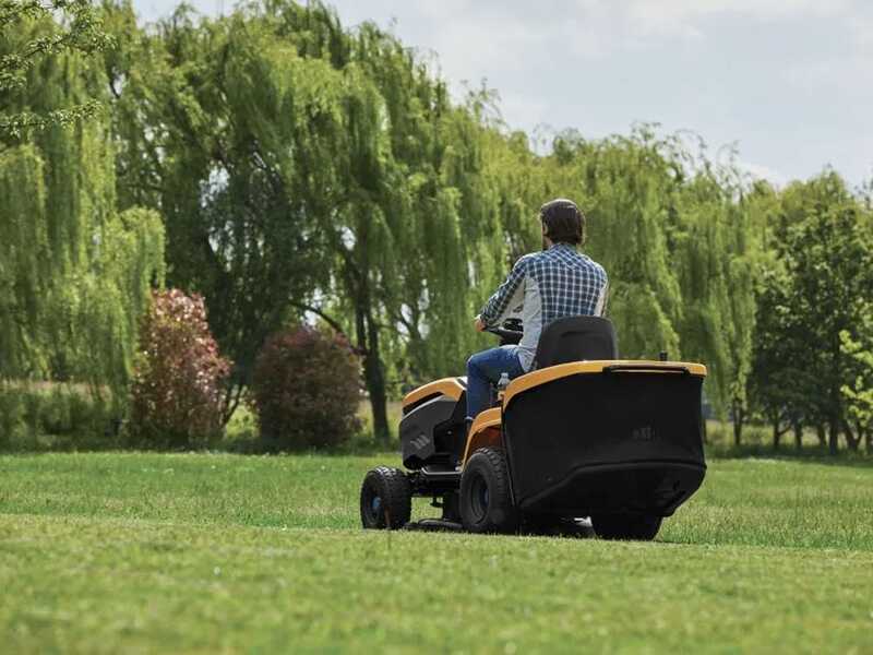 Stiga Estate 384e - Trattorino tagliaerba a batteria - Cesto di raccolta - Potenza 48V/30Ah