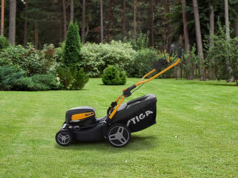 Stiga Combi 748e V - Tagliaerba a batteria - 2x 48V/5Ah - Taglio 46 cm