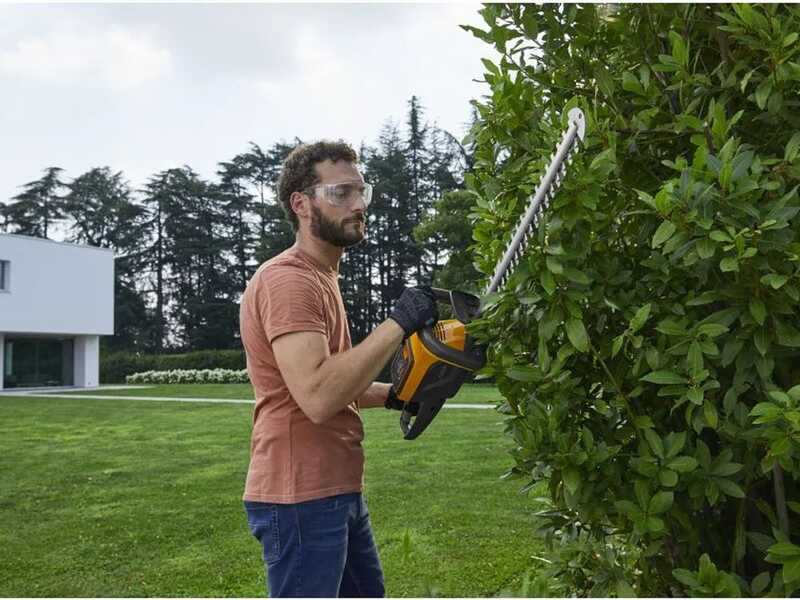 Stiga HT 500e Kit - Tagliasiepi a batteria litio 48V/2Ah - Lama da 58 cm