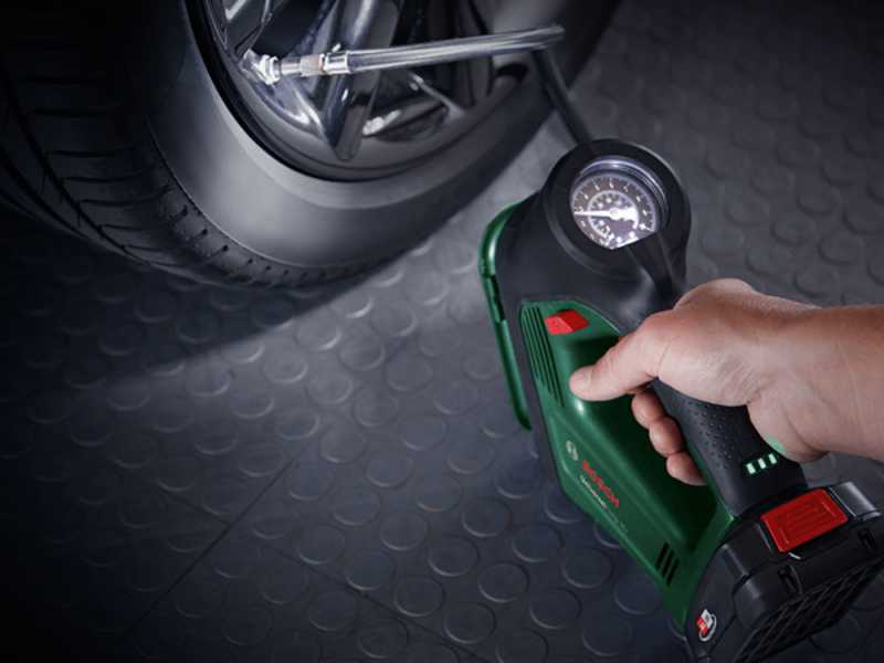 Bosch Universal Pump - Compressore aria a batteria - SENZA BATTERIE E CARICABATTERIE