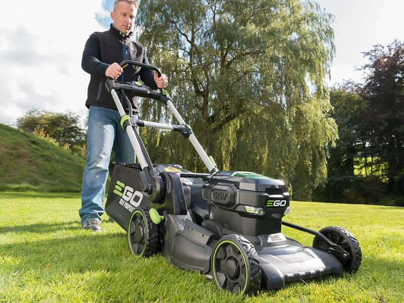 PROMO EGO LM2021E-SP - Rasaerba a batteria - con batteria 56V - 5Ah