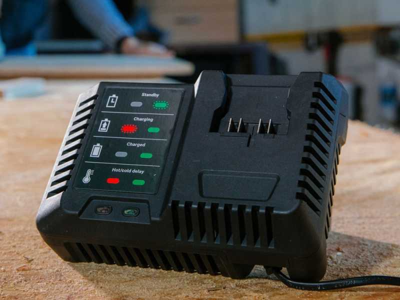 Caricabatteria rapido BATAVIA 18V LI-ION  18V/ 4AH