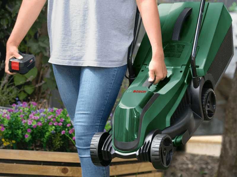 Bosch EasyMower 18-32-200 - Tagliaerba a batteria - 18V/4Ah - Taglio 32 cm