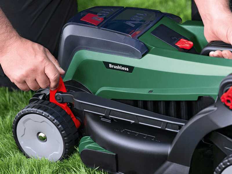 Tagliaerba Bosch UniversalRotak 2x18V-37-550 - A Batteria, Larghezza Taglio 37 Cm, Per Prati Fino 500 M² - Foto 11