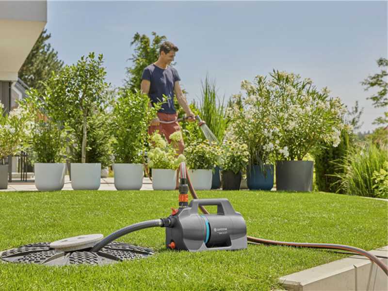 Gardena 4300 Silent - Pompa elettrica autoadescante da giardino - 650 W