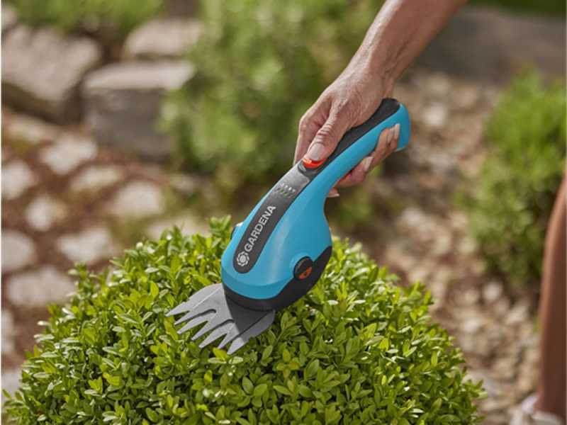 Gardena ClassicCut Li - Forbici tagliaerba a batteria integrata - 3.6V 2.5Ah + Accessorio Tagliasiepi